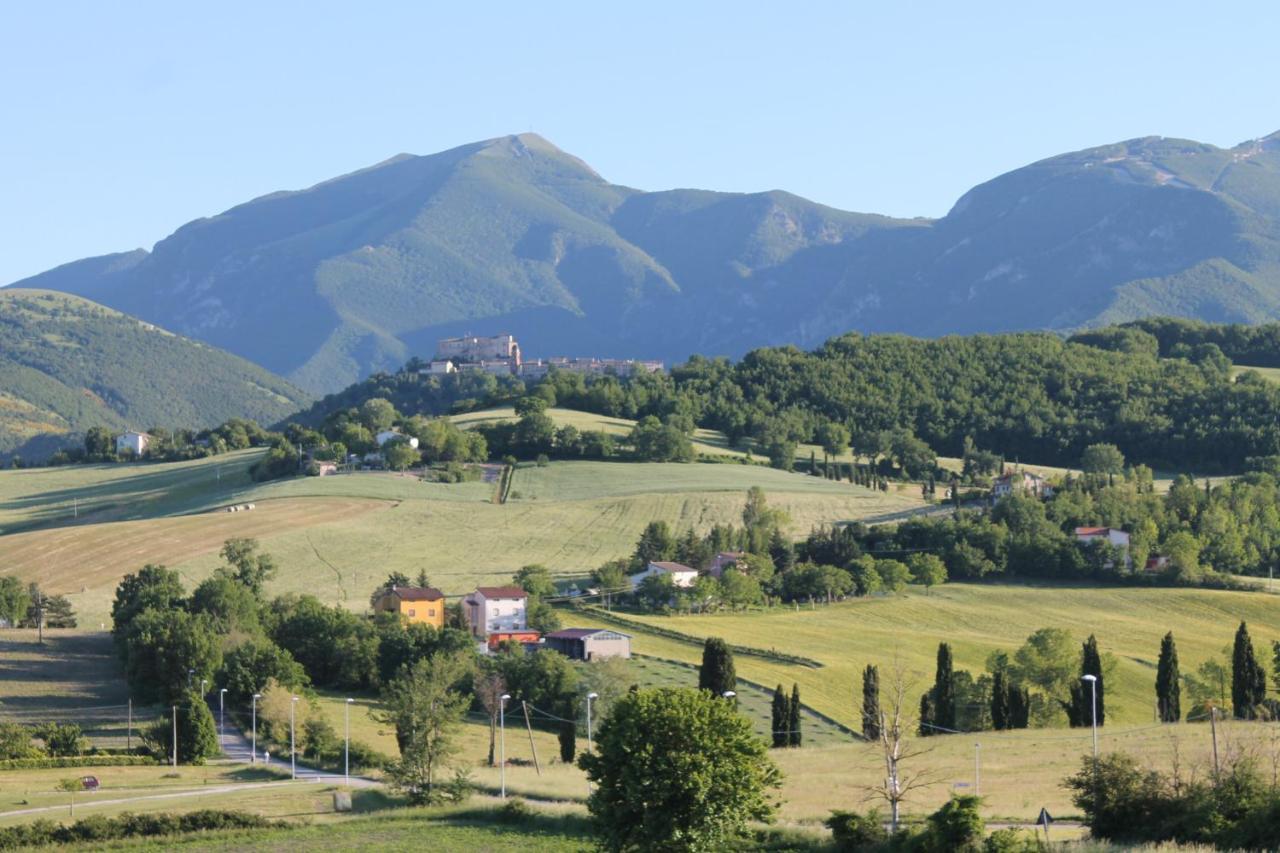 Mansarda Viti - Sguardo Su Frontone - Apartamento Exterior foto