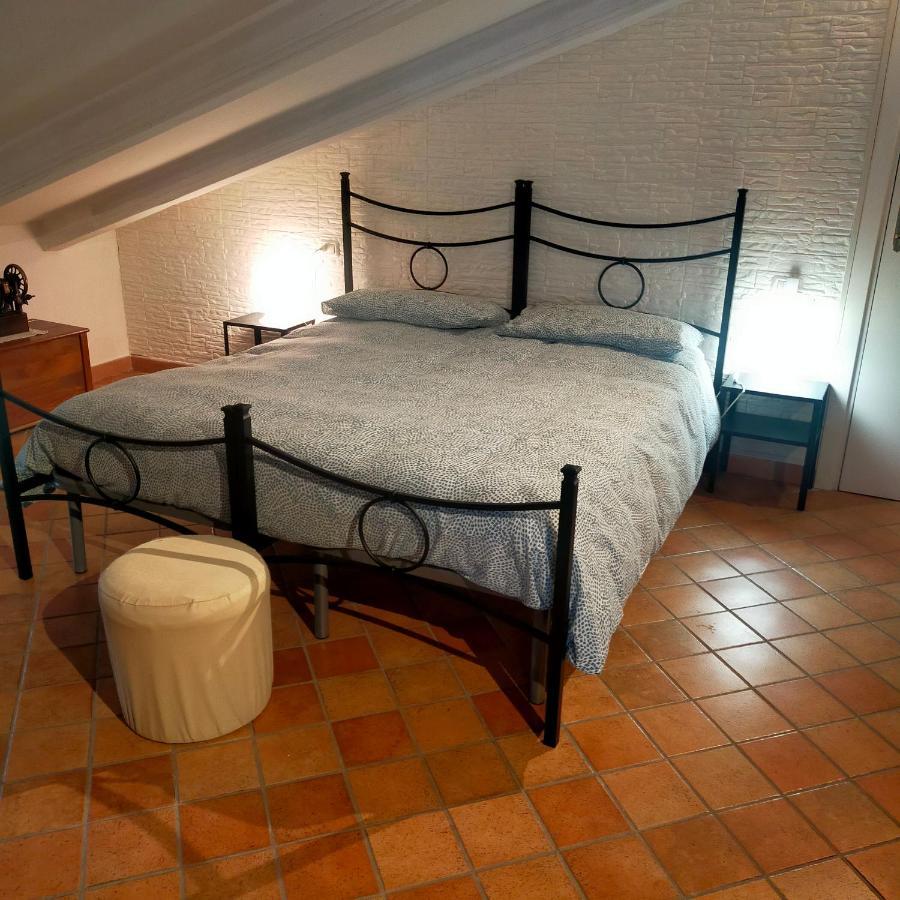 Mansarda Viti - Sguardo Su Frontone - Apartamento Exterior foto