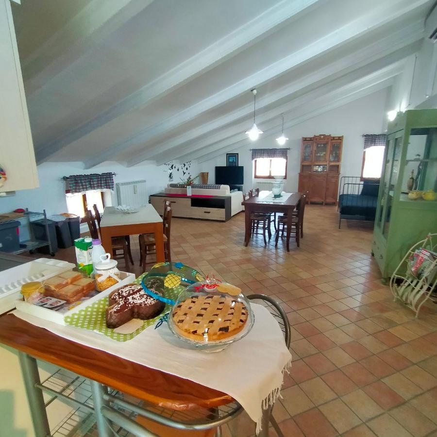 Mansarda Viti - Sguardo Su Frontone - Apartamento Exterior foto
