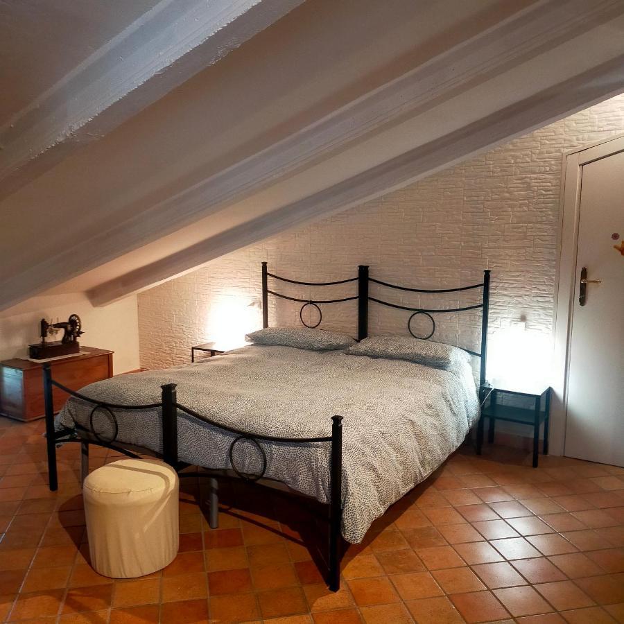 Mansarda Viti - Sguardo Su Frontone - Apartamento Exterior foto