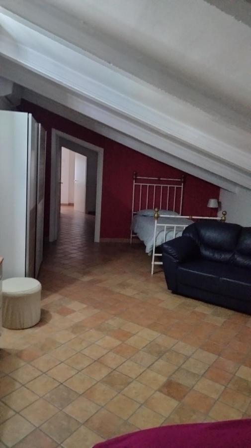 Mansarda Viti - Sguardo Su Frontone - Apartamento Exterior foto