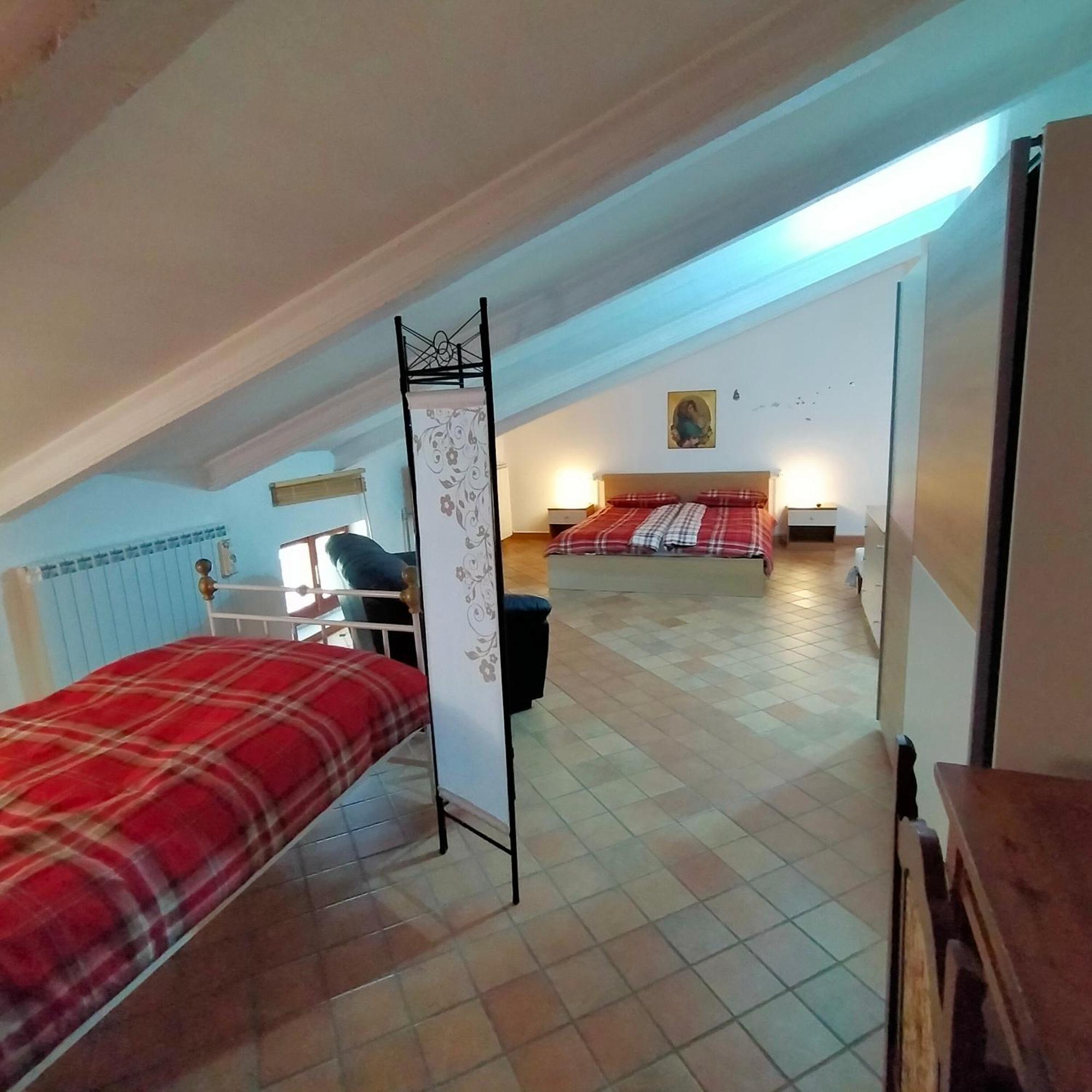 Mansarda Viti - Sguardo Su Frontone - Apartamento Exterior foto