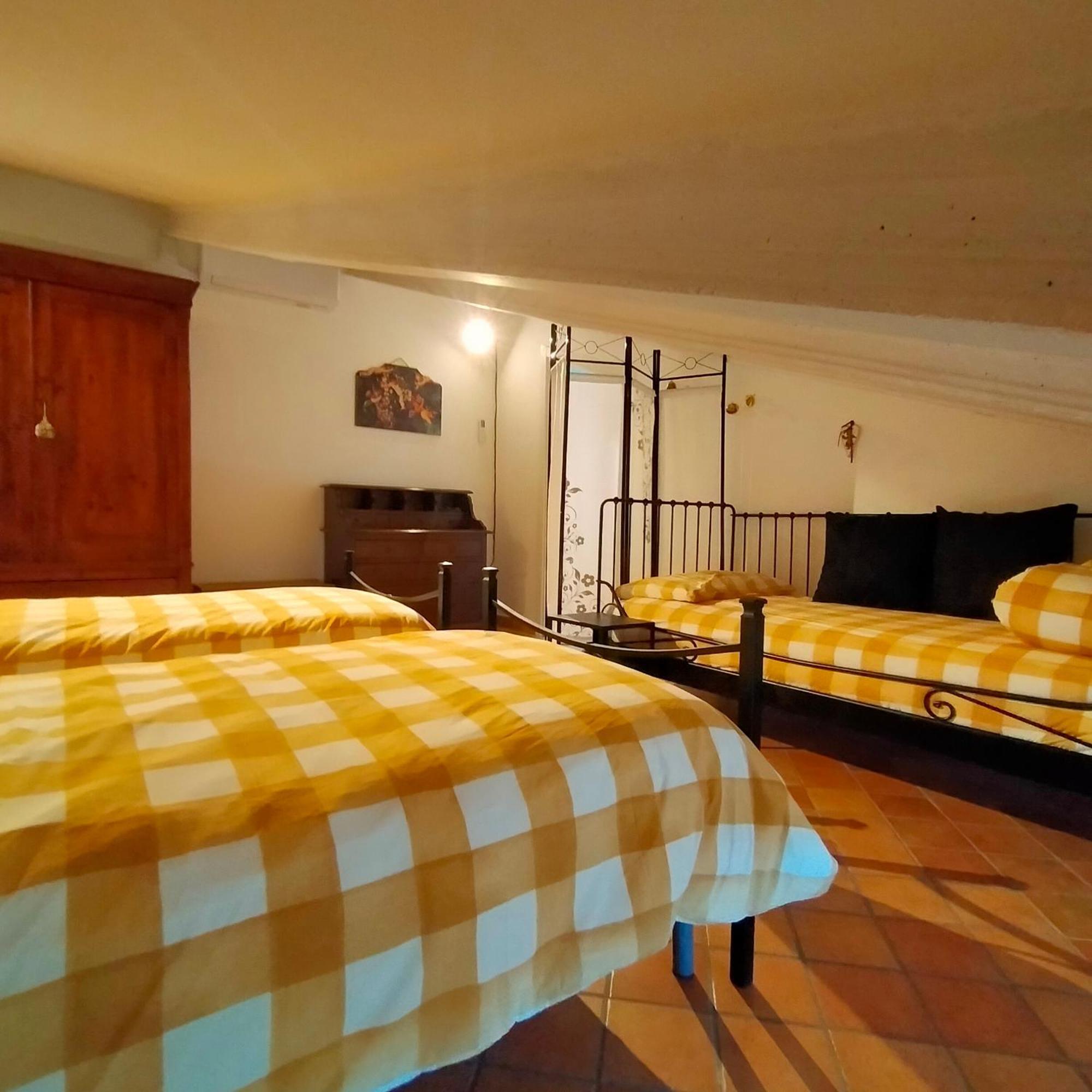 Mansarda Viti - Sguardo Su Frontone - Apartamento Exterior foto