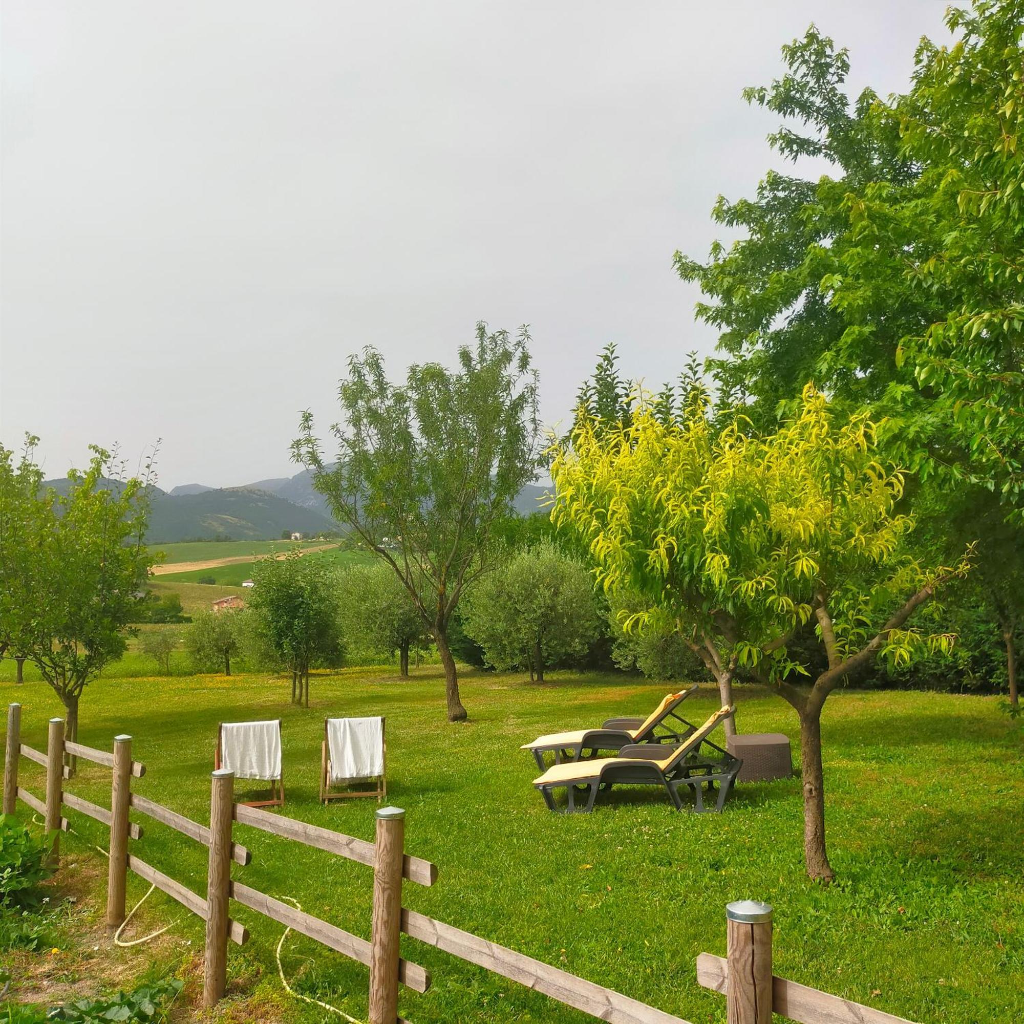 Mansarda Viti - Sguardo Su Frontone - Apartamento Exterior foto