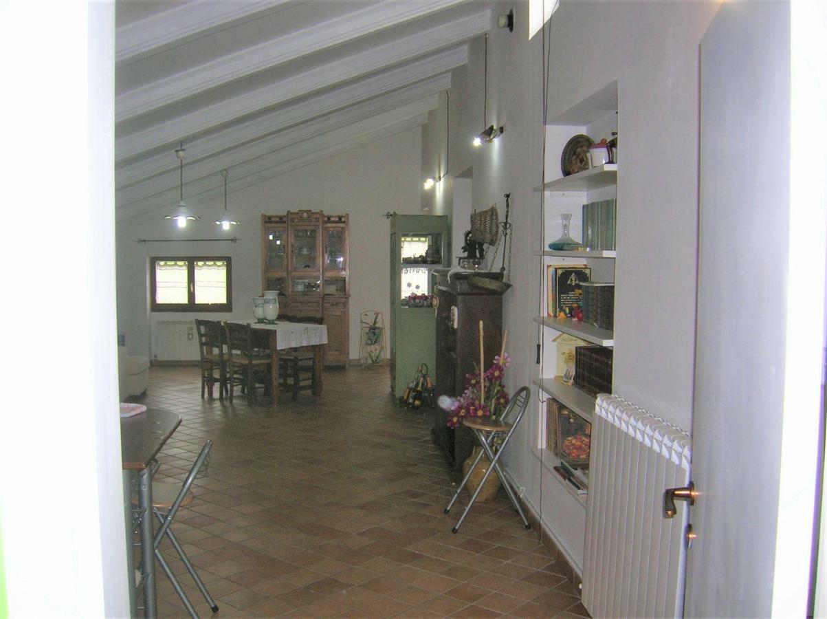 Mansarda Viti - Sguardo Su Frontone - Apartamento Exterior foto