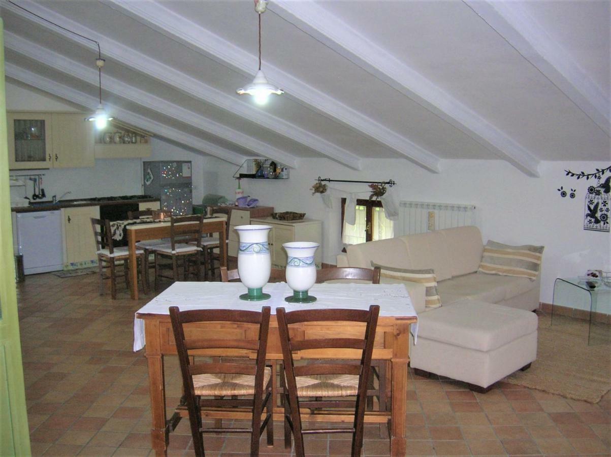 Mansarda Viti - Sguardo Su Frontone - Apartamento Exterior foto