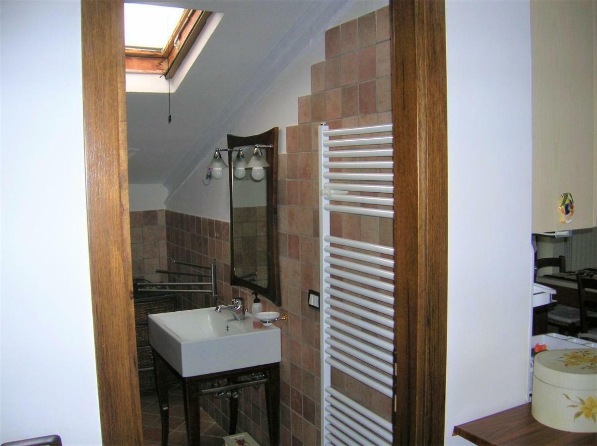Mansarda Viti - Sguardo Su Frontone - Apartamento Exterior foto