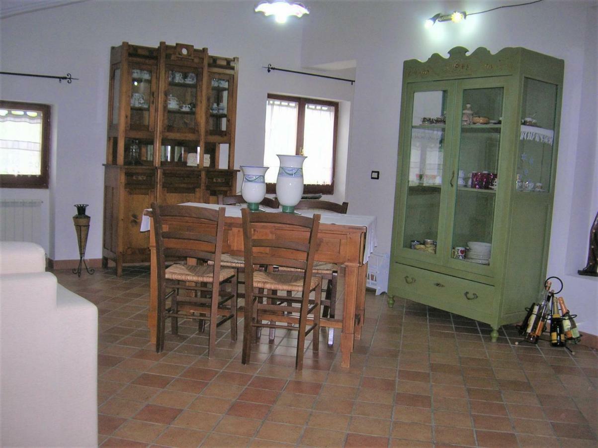 Mansarda Viti - Sguardo Su Frontone - Apartamento Exterior foto