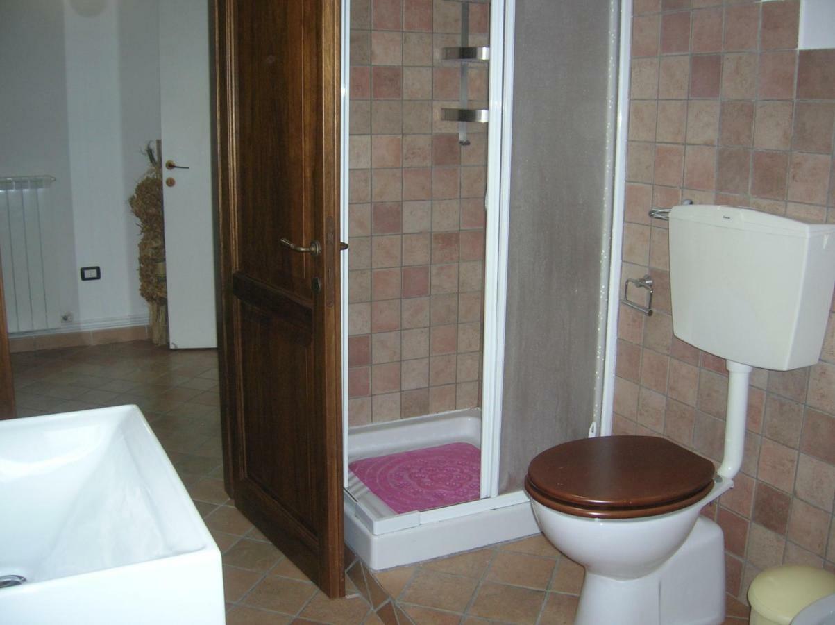 Mansarda Viti - Sguardo Su Frontone - Apartamento Exterior foto