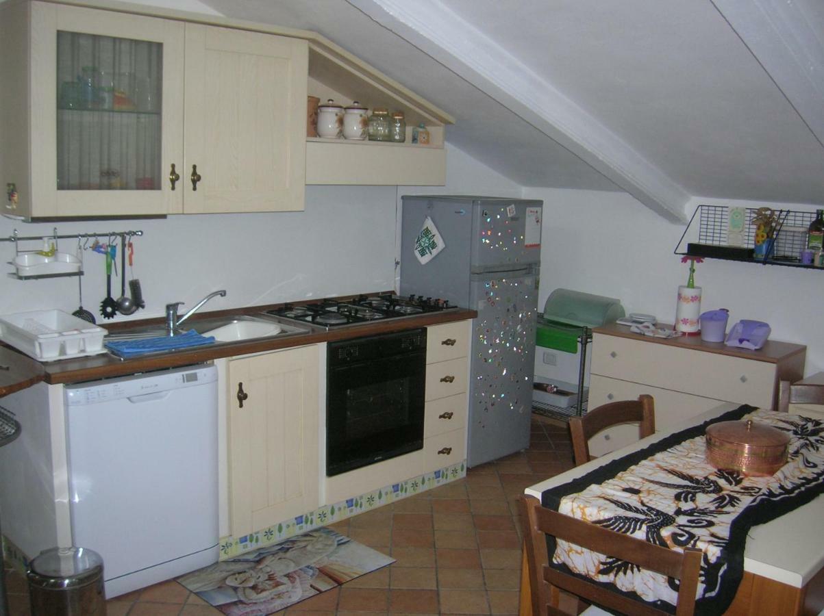 Mansarda Viti - Sguardo Su Frontone - Apartamento Exterior foto