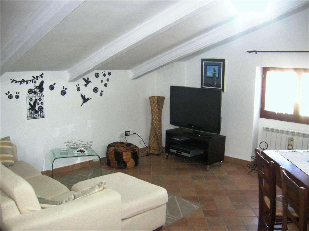 Mansarda Viti - Sguardo Su Frontone - Apartamento Exterior foto