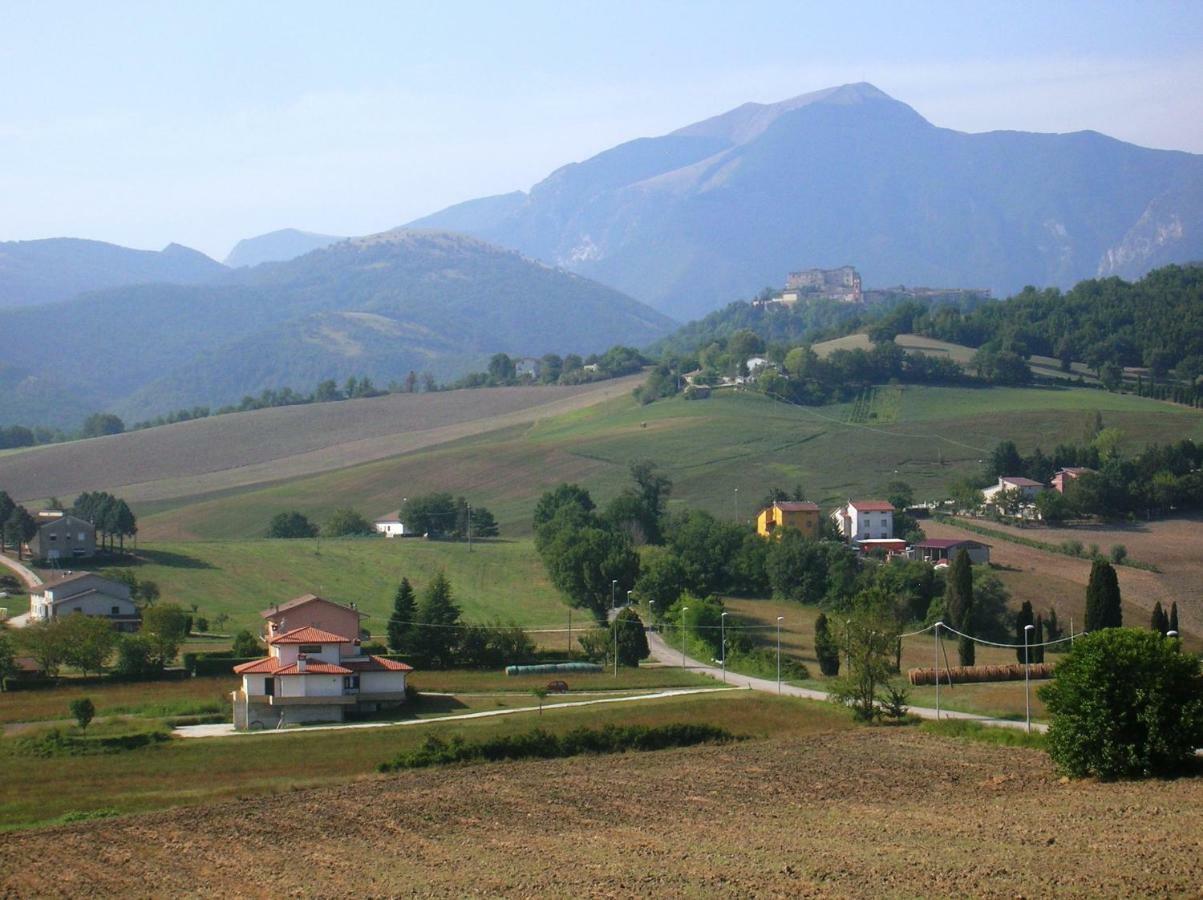 Mansarda Viti - Sguardo Su Frontone - Apartamento Exterior foto